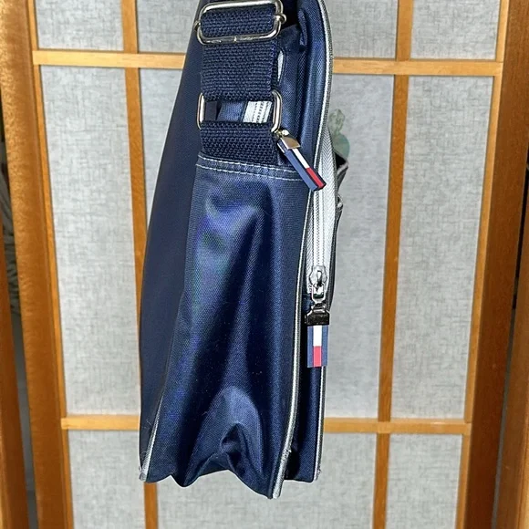 “Tommy Hilfiger” Travel Luggage, Carry-on, Travel Bag. Laptop Crossbody Bag - Picture 3 of 9